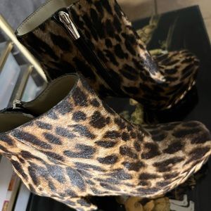 Fur leather upper animal print heel boot, size women 8 large heel stylish dressy